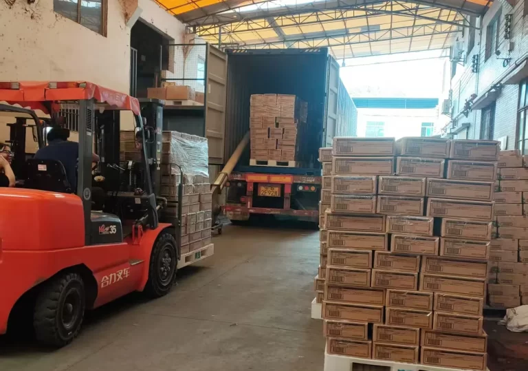 holiday glove procurement, private label gloves, glove MOQ for retail, lead time for custom gloves, holiday packaging for gloves