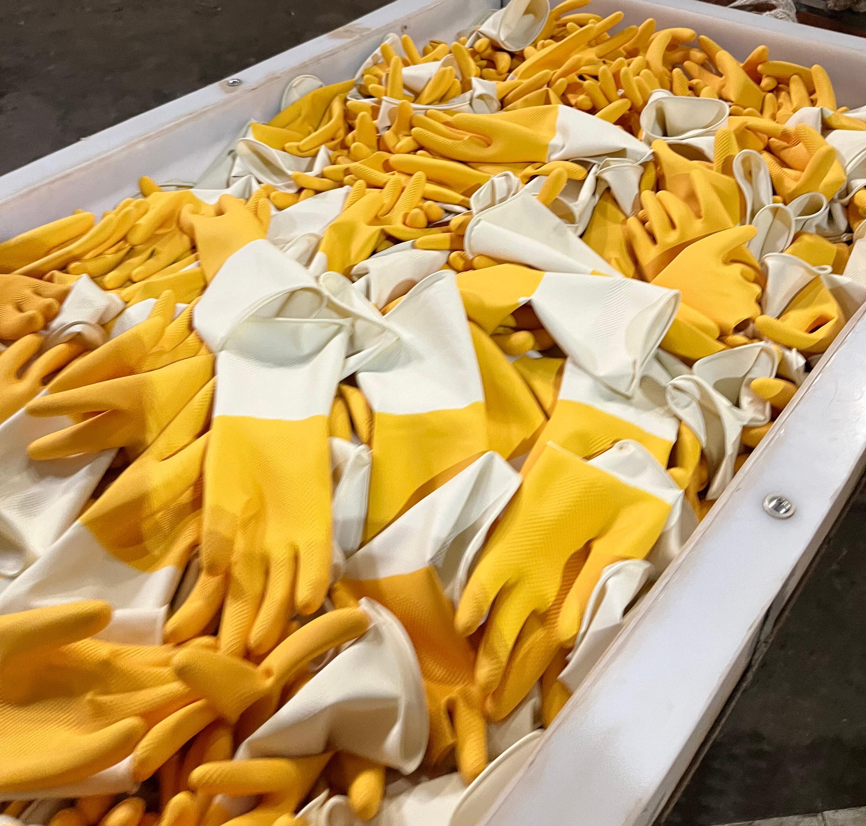 Batch of reusable rubber gloves