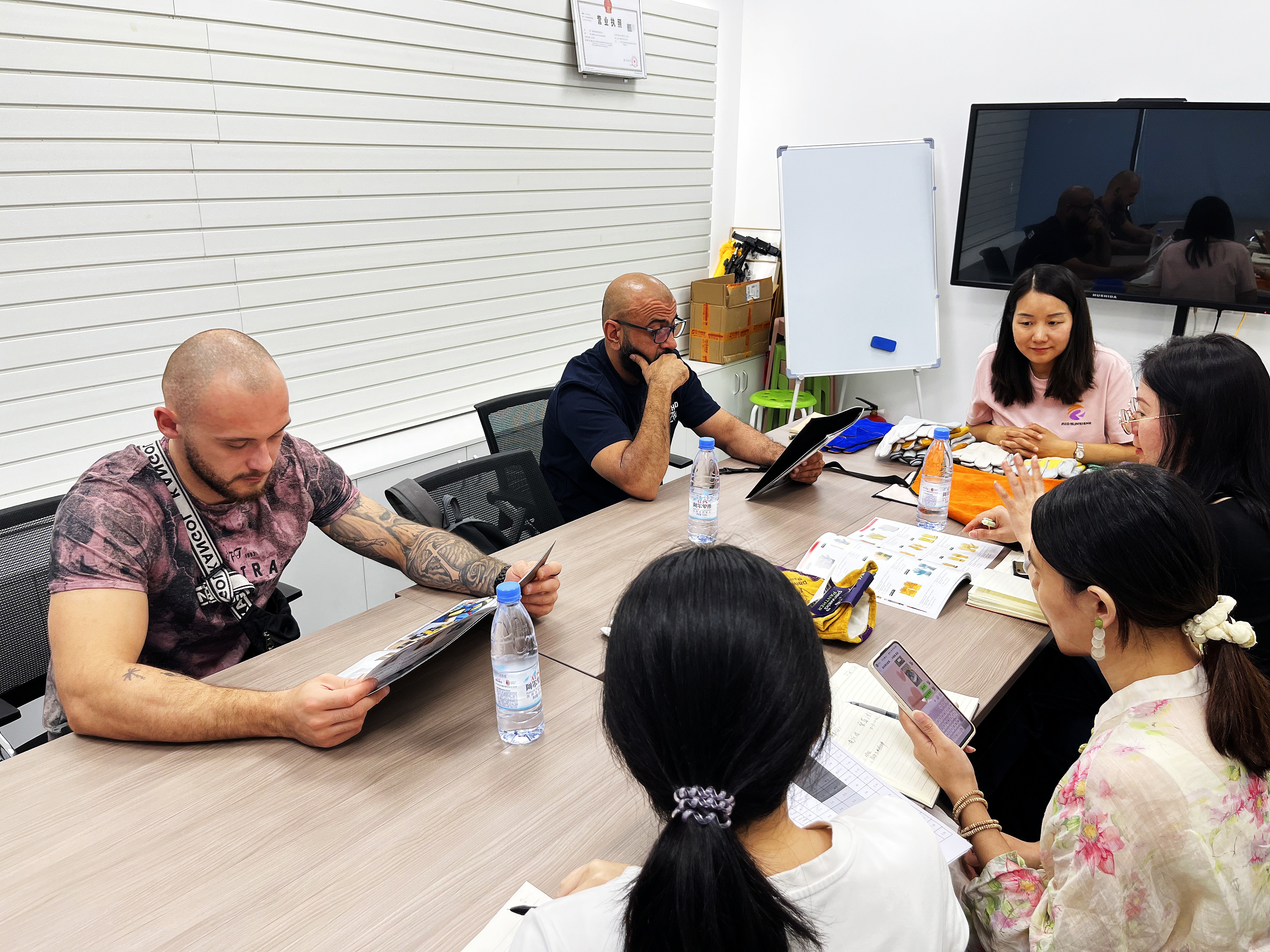 British buyers presenting leather glove samples at Guangzhou Red Sunshine meeting
