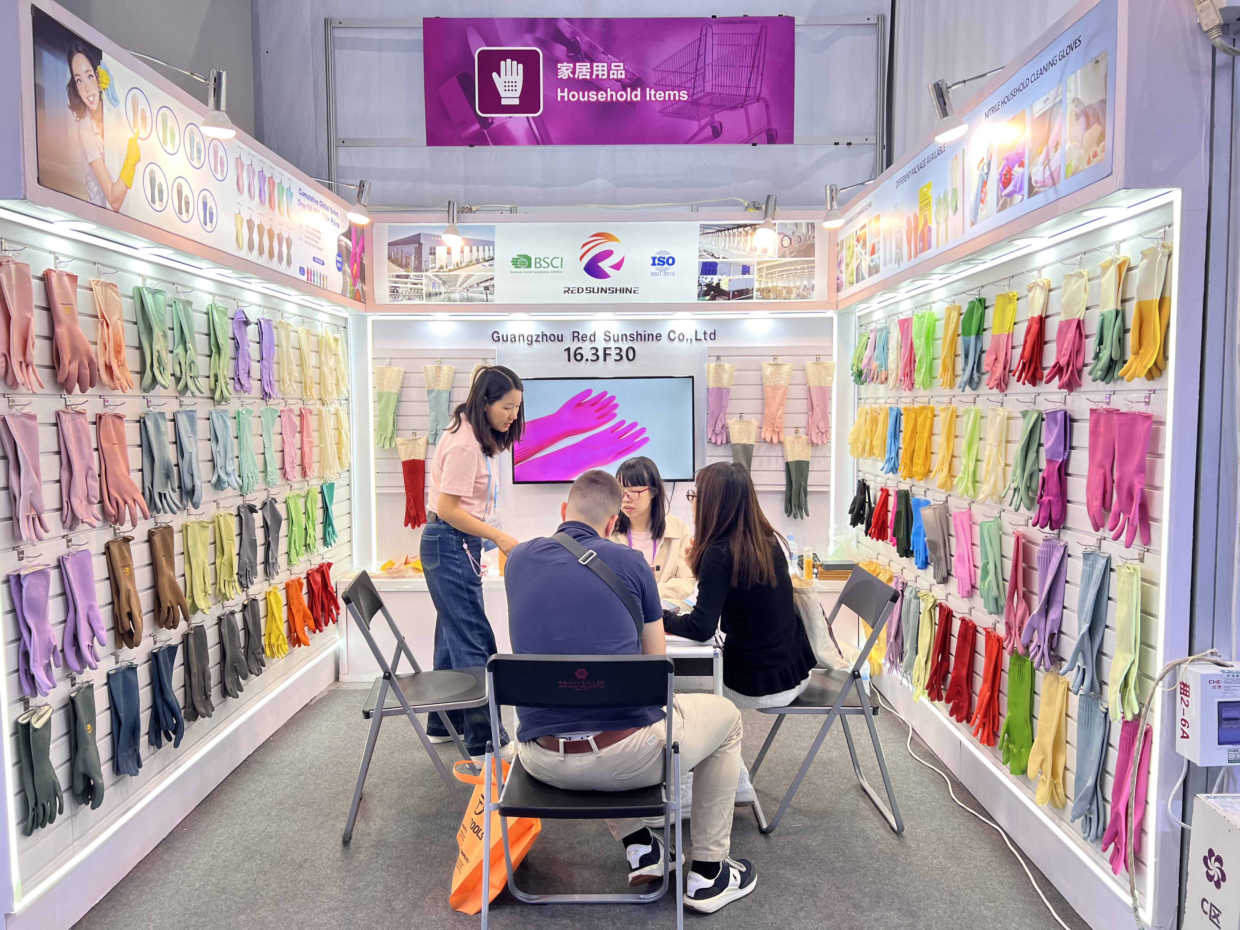 Guangzhou Red Sunshine booth at the 138th Canton Fair with staff greeting visitors