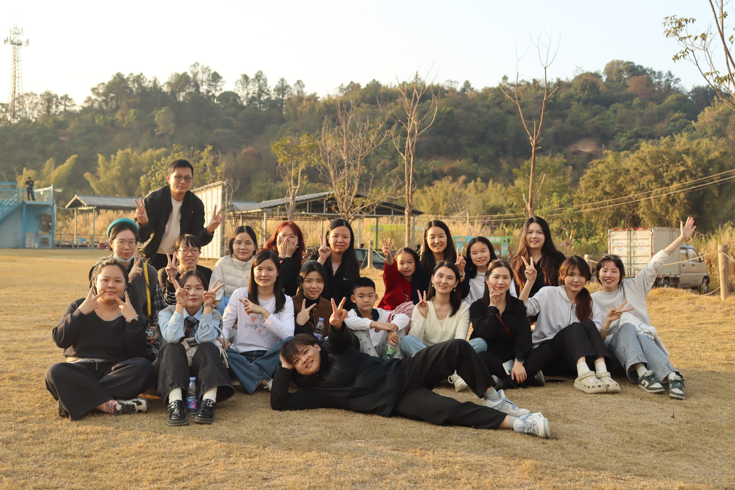 The Guangzhou Red Sunshine OEM manufacturing team building cross-department rapport.