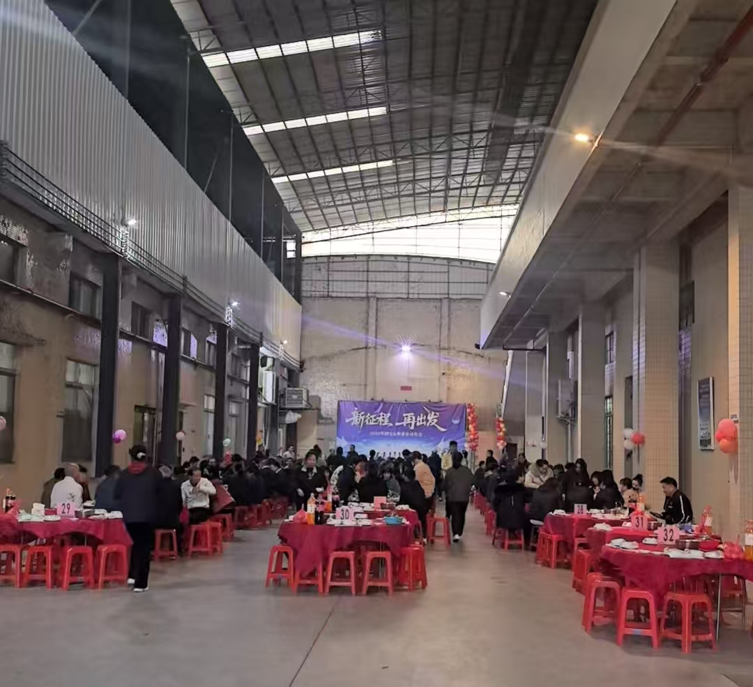 Guangzhou glove manufacturer, Celebration in the glove Factory with workers